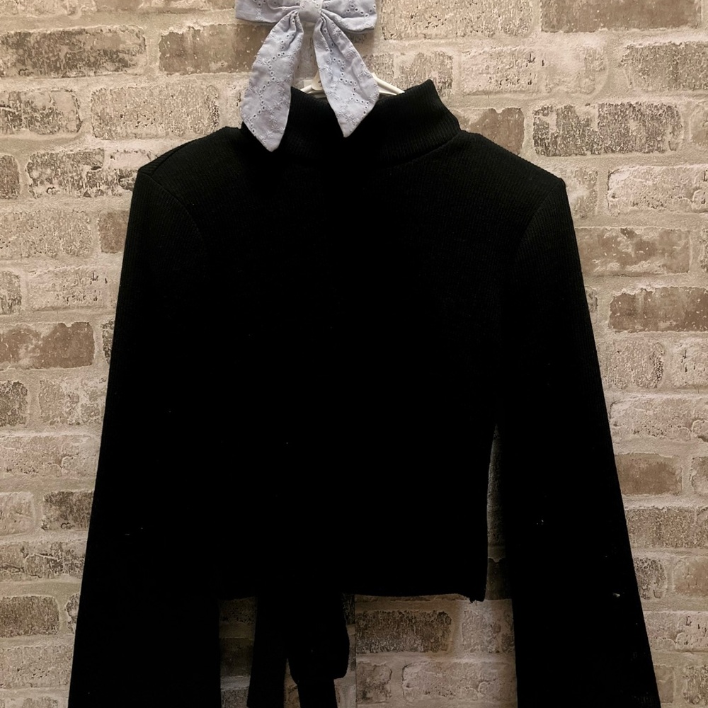Lulu’s Black Cropped Open Back Turtleneck Sweater